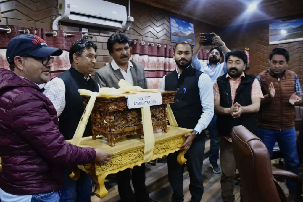 LAHDC, District Administration Kargil accords warm send off to outgoing Executive Engineer