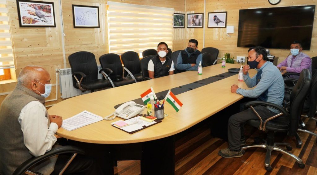 LMGA delegation meets LG Mathur, requests support for their development