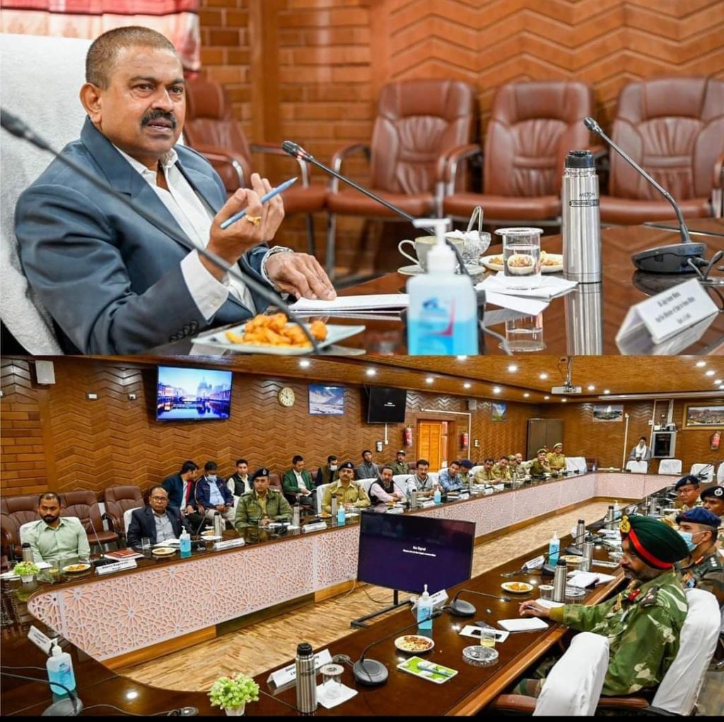 MoS Ajay Kumar Mishra interacts with civil, army officers at Kargil