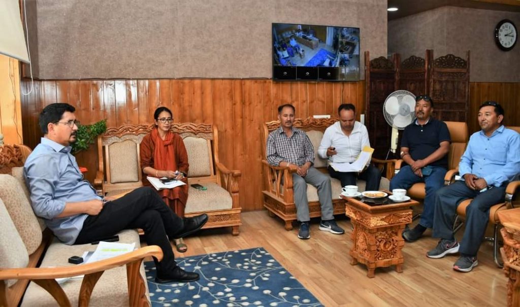 CEC Leh Tashi discuss supply of essential rations to the trans-Singey-La region with FCSCA officials - Ladakh News - indusdispatch.in