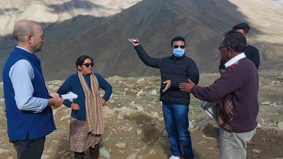 Secy Tourism reviews development works at Khardung La Secy Tourism reviews development works at Khardung La - Ladakh News - indusdispatch.in