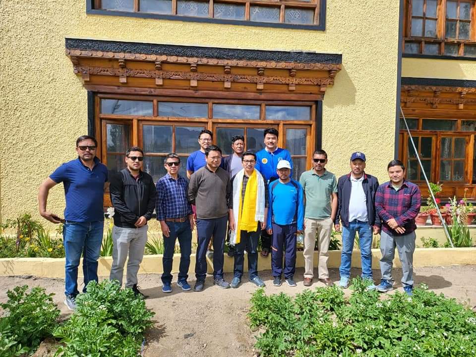 LAHDC councillors express gratitude to MP Jamyang for getting 224 4G towers sanctioned LAHDC councillors express gratitude to MP Jamyang for getting 224 4G towers sanctioned - Ladakh News - indusdispatch.in