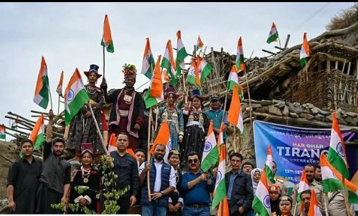Har Ghar Tiranga : Ladakh submerged in patriotic fervour DC Kargil Santosh Sukhdave hoists Tiranga at Hundurman - Ladakh News - indusdispatch.in
