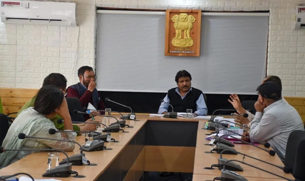 CEC Feroz Khan reviews tap irrigation potential of Parkachik-Khaus irrigation canal CEC Feroz Khan reviews tap irrigation potential of Parkachik-Khaus irrigation canal - Ladakh News - indusdispatch.in