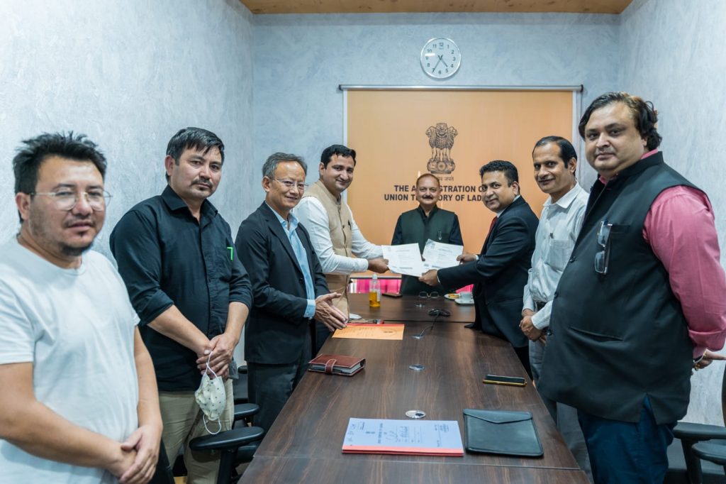 Ladakh’s Health Dept signs MoU with EESL for energy efficiency & clean energy - Ladakh News - indusdispatch.in