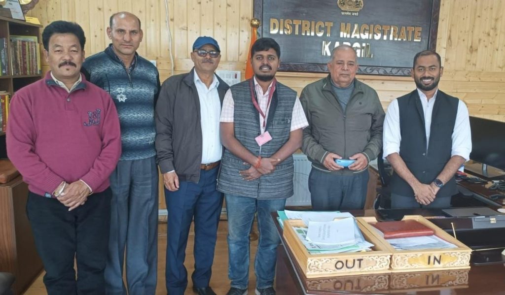 President Bharatiya Sikshan Samithi delegation meets DC Kargil