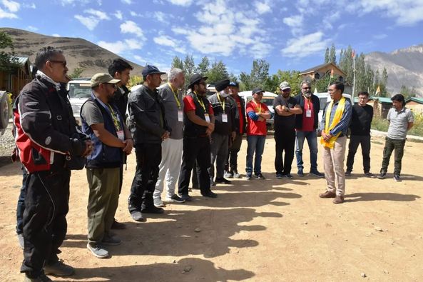 EC Tashi flags off Rohtang Riders towards Leh EC Tashi flags off Rohtang Riders towards Leh - Ladakh News - indusdispatch.in