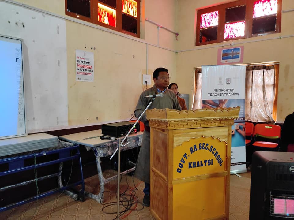 Dy Chairman Tsering Angchuk inaugurates Reinforced Teacher Training programme in Khaltse