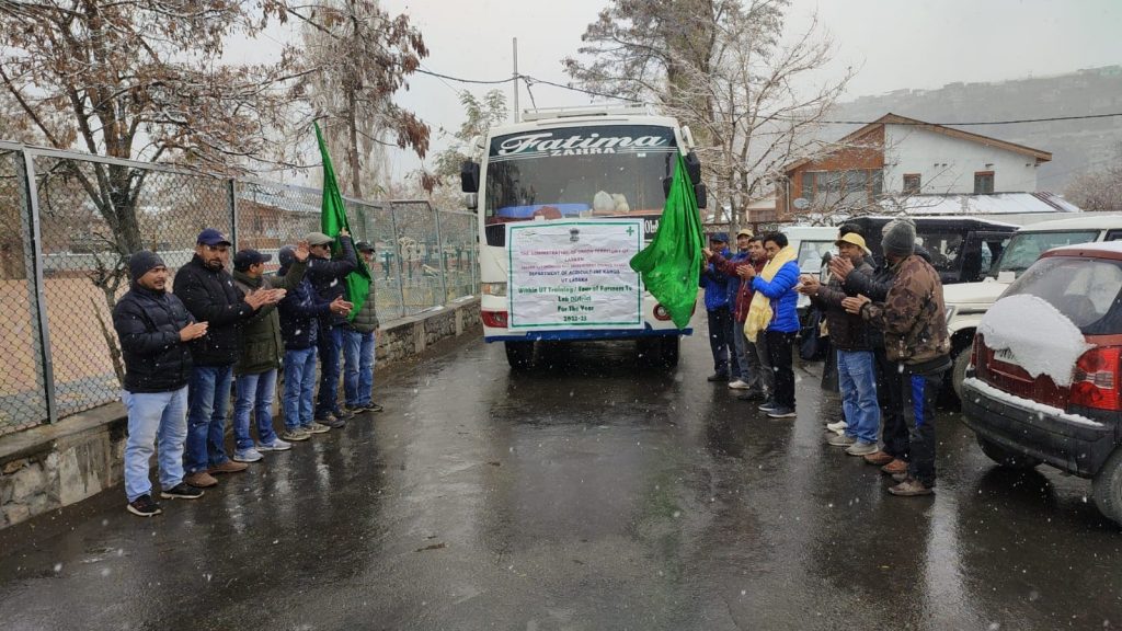 42 farmers from Kargil embark on 5-day tour to Leh