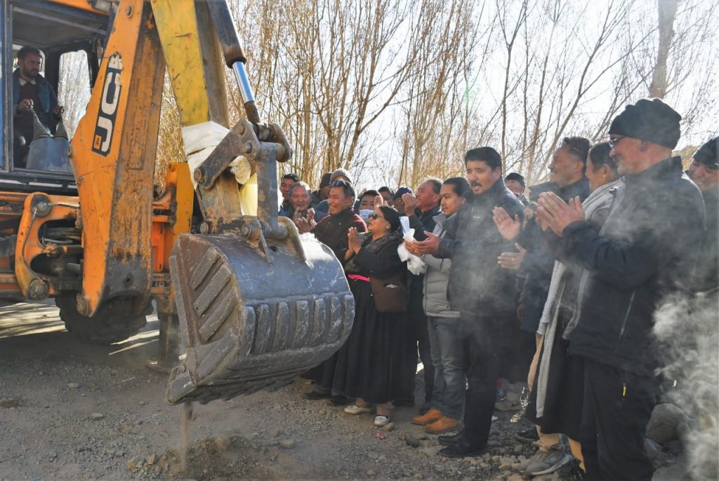CEC Tashi lays foundation stone of Link Road, Health Centre in Leh
