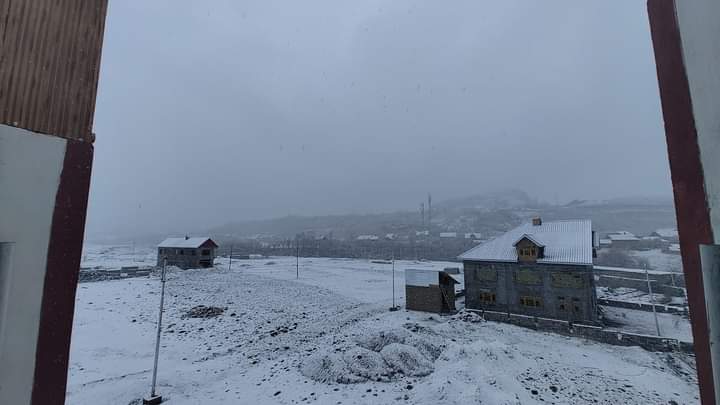 Mercury drop as Kashmir, Ladakh recieve fresh snowfall