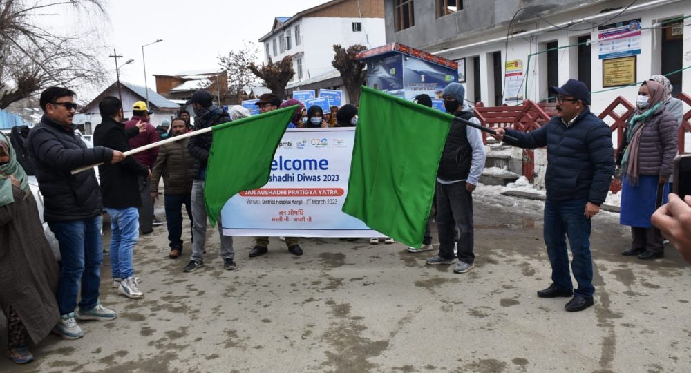 CMO Kargil flags off students to spread awareness about Jan Aushadhi Medicines