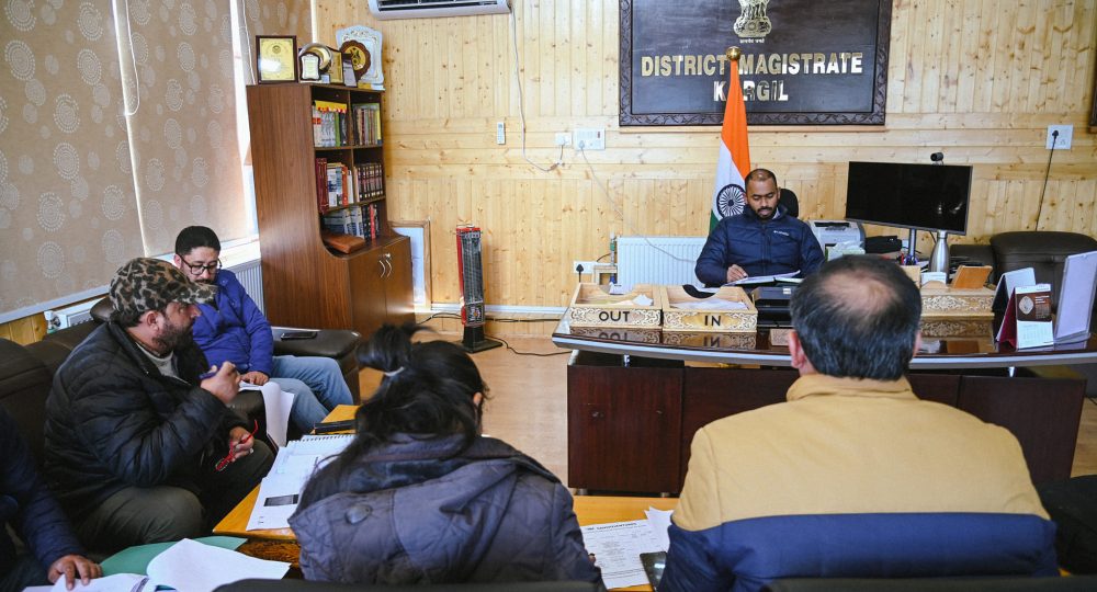 Sukhadeve directs to complete 100% FHTCs at all Anganwadis, Schools before April 15