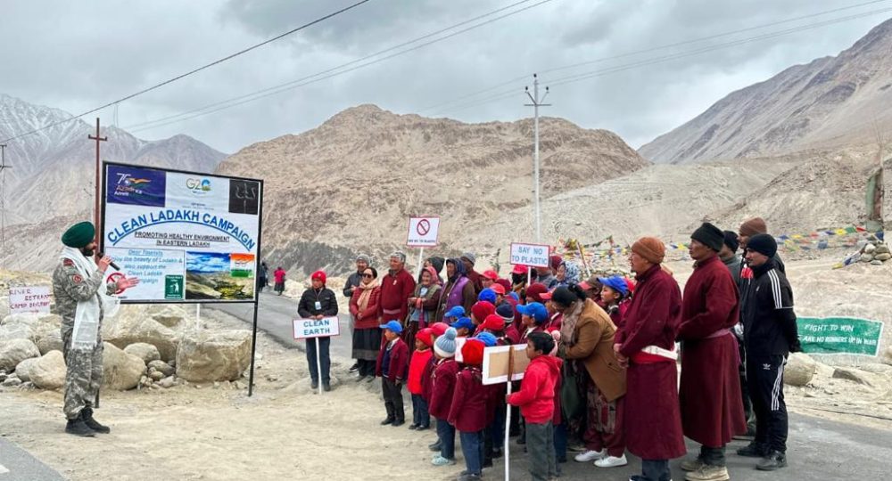 Fire and Fury Corps holds clean Ladakh campaign at Durbuk